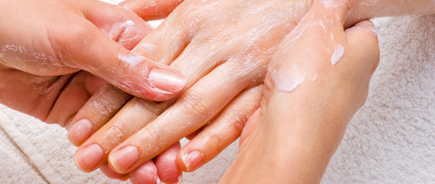 cura di mani e piedi: manicure e pedicure in centro estetico a Bologna
